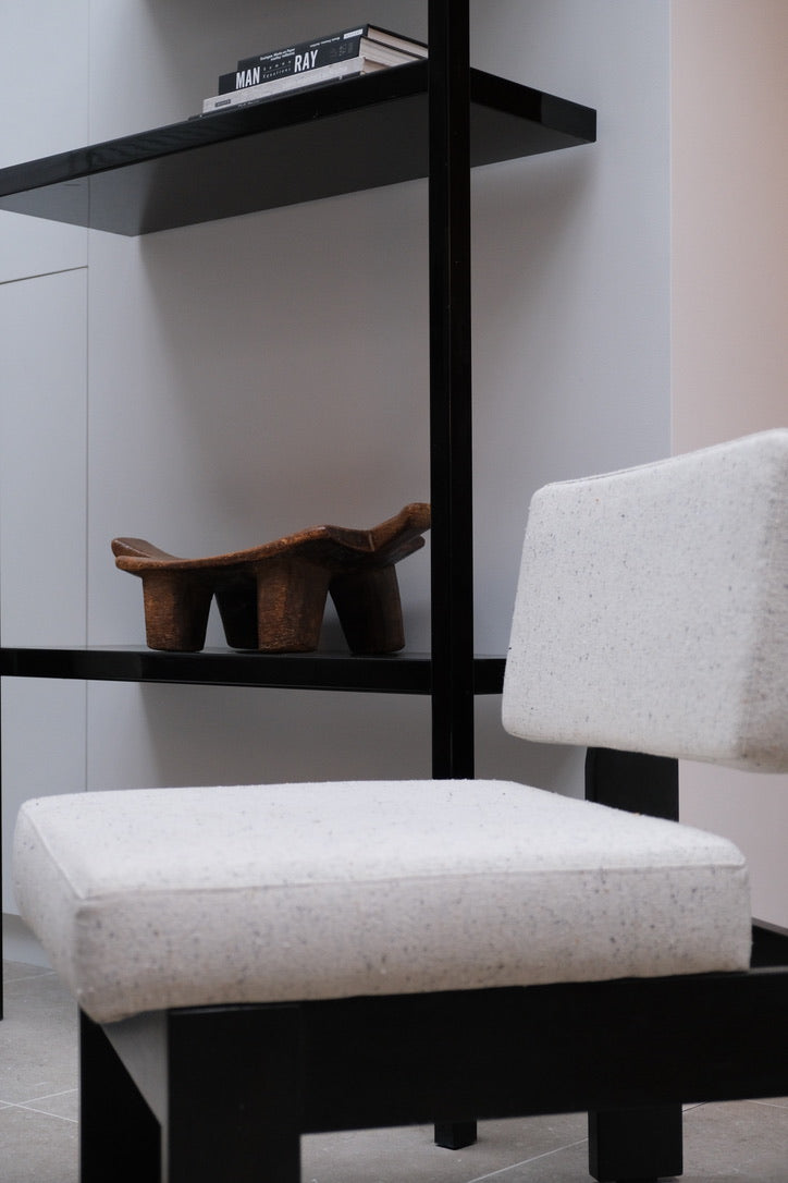 Paire de fauteuils en bois noir modernistes - Assises - La Nouvelle Galerie