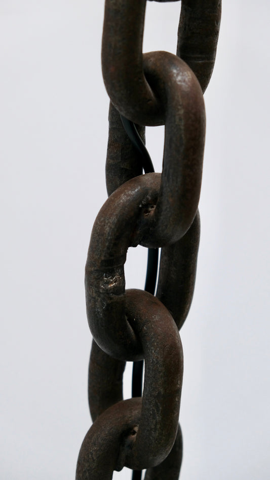 Lampadaire chaîne brutaliste - Luminaires - La Nouvelle Galerie