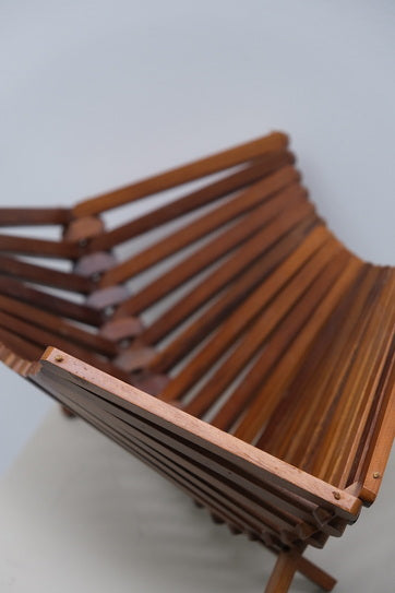 Présentoir en noyer articulé scandinave - Arts décoratifs - La Nouvelle Galerie