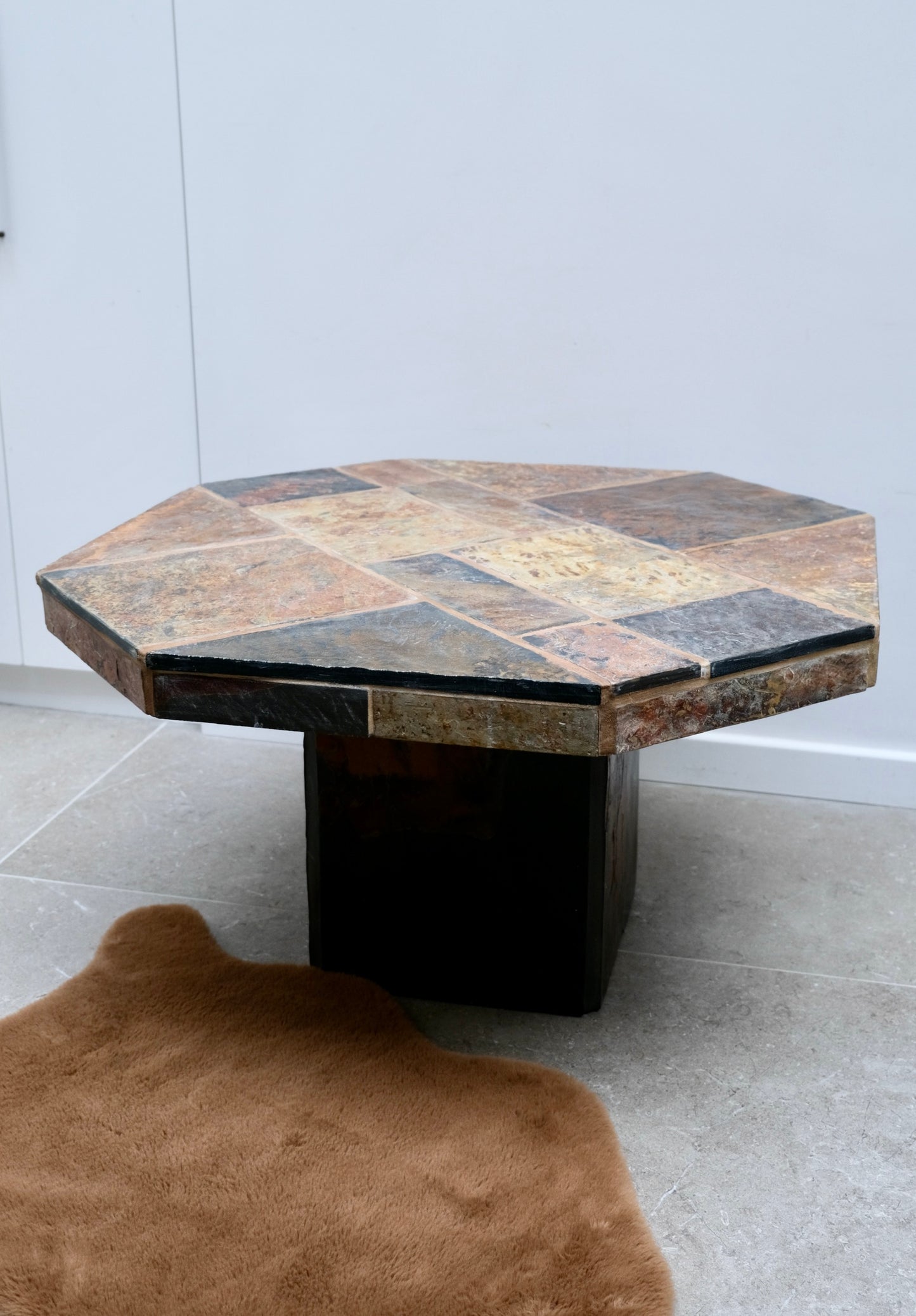 Table basse octogonale en pierre (RESERVEE)