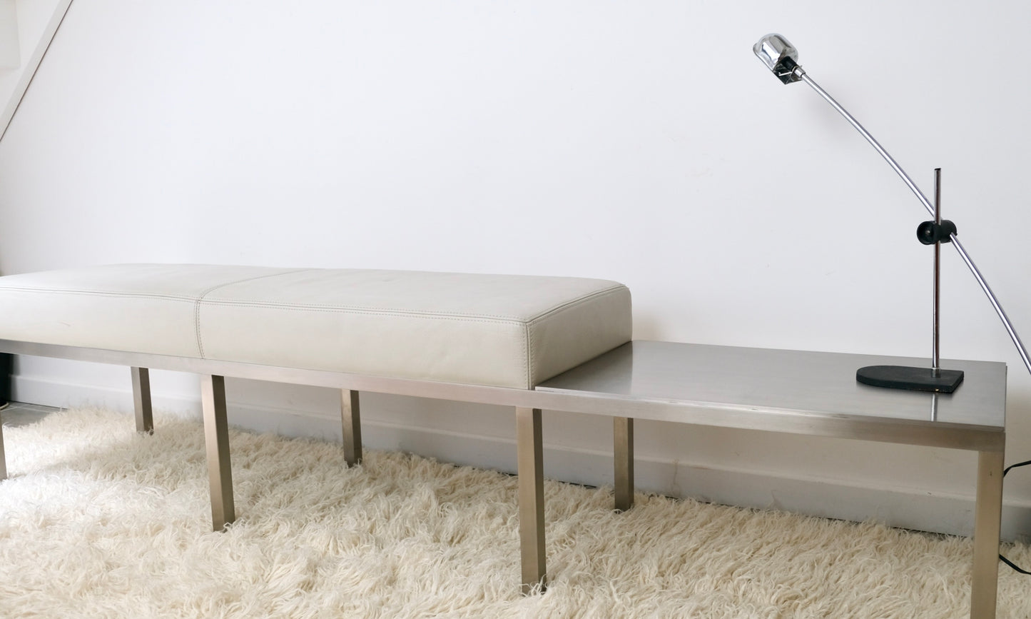 Grand banc en acier brossé 70's - Assise - La Nouvelle Galerie