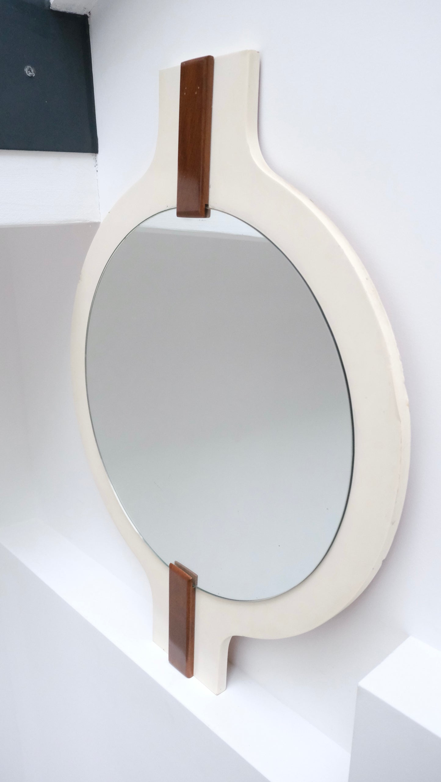 Miroir en noyer et laque ivoire - Tableaux et miroirs - La Nouvelle Galerie