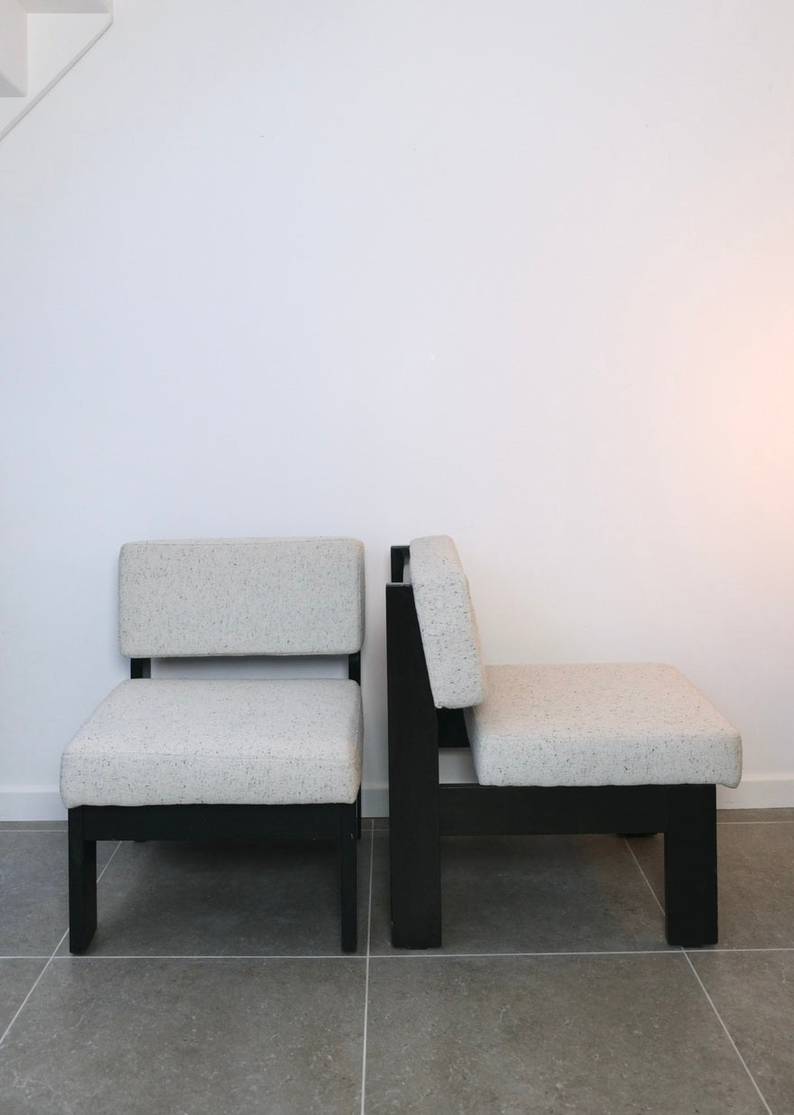 Paire de fauteuils en bois noir modernistes - Assises - La Nouvelle Galerie