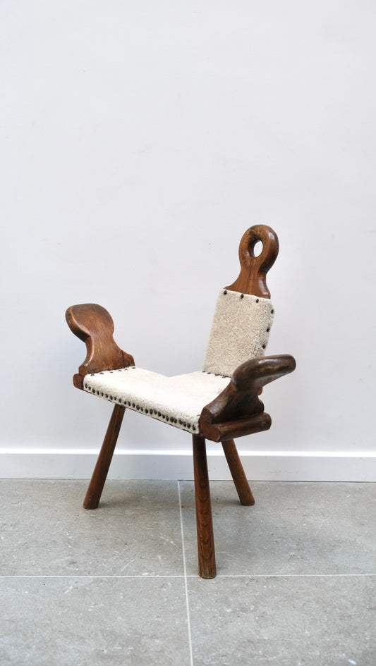 Chaise tripode brutaliste - Assises - La Nouvelle Galerie