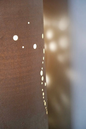 Lampadaire en suédine ajouré - Luminaires - La Nouvelle Galerie