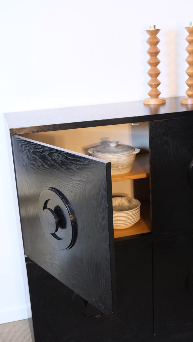 Buffet brutaliste en chêne noirci - Meubles - La Nouvelle Galerie