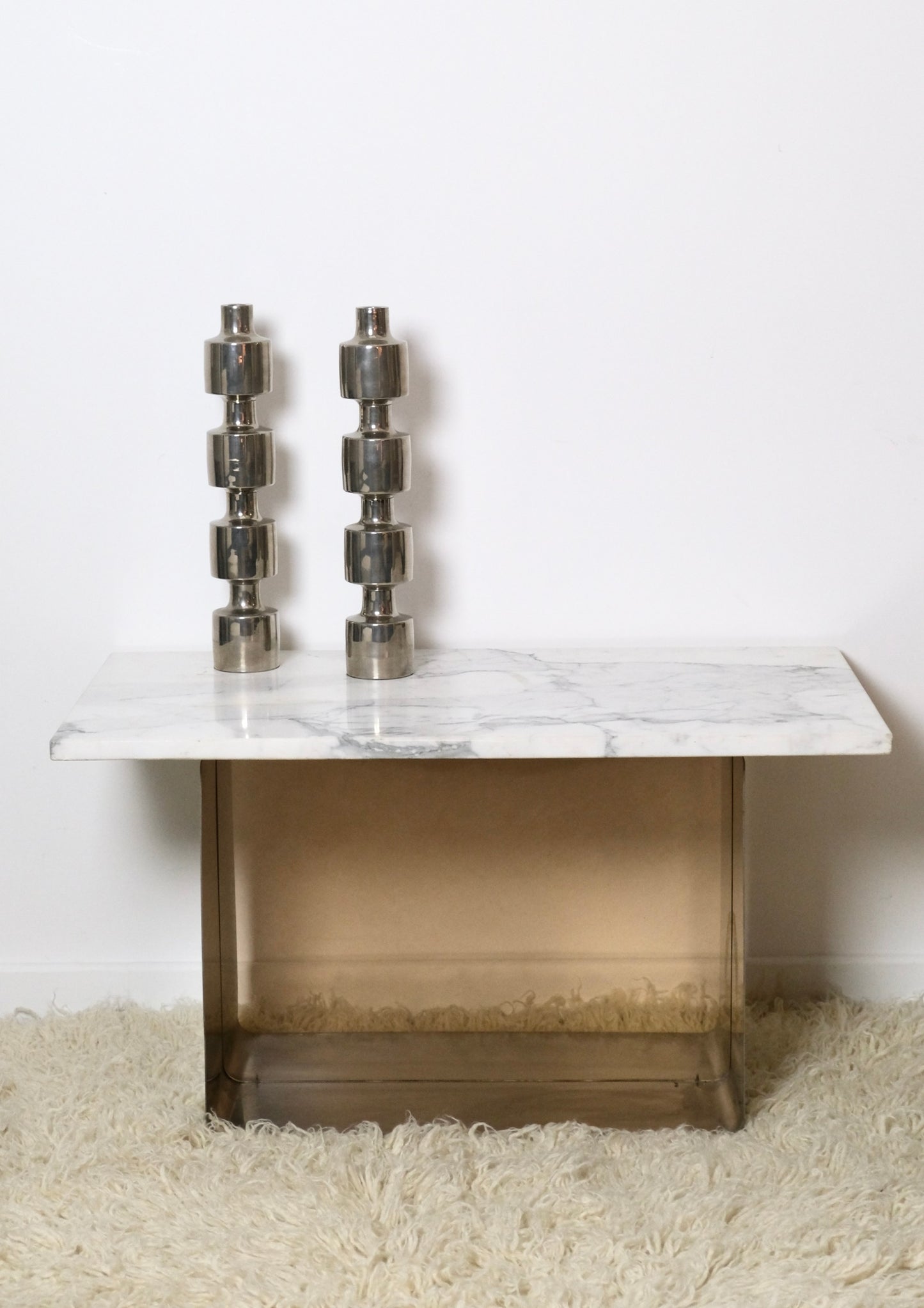 Table basse en marbre et aluminium brossé - Mobilier - La Nouvelle Galerie