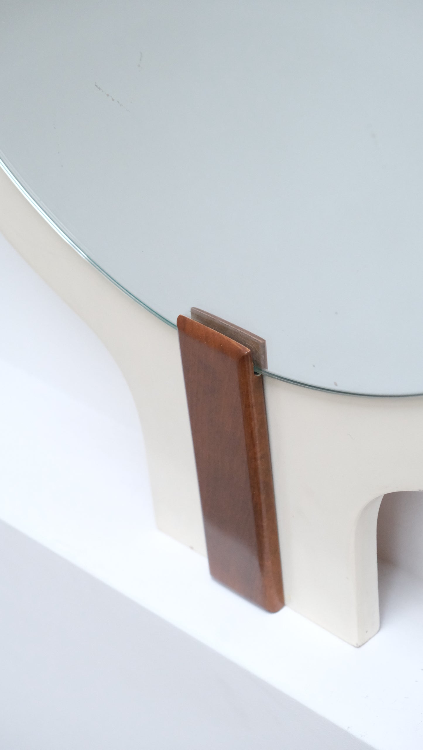 Miroir en noyer et laque ivoire - Tableaux et miroirs - La Nouvelle Galerie