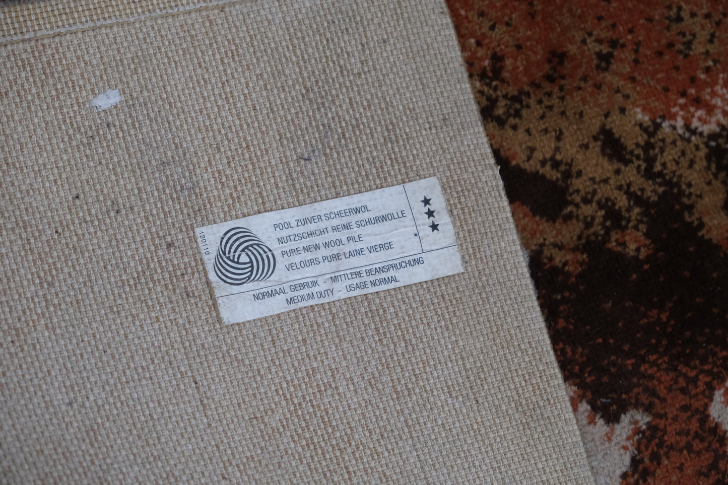 Grand tapis années 70 en laine - Tapis et Tissus - La Nouvelle Galerie