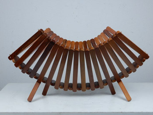 Présentoir en noyer articulé scandinave - Arts décoratifs - La Nouvelle Galerie