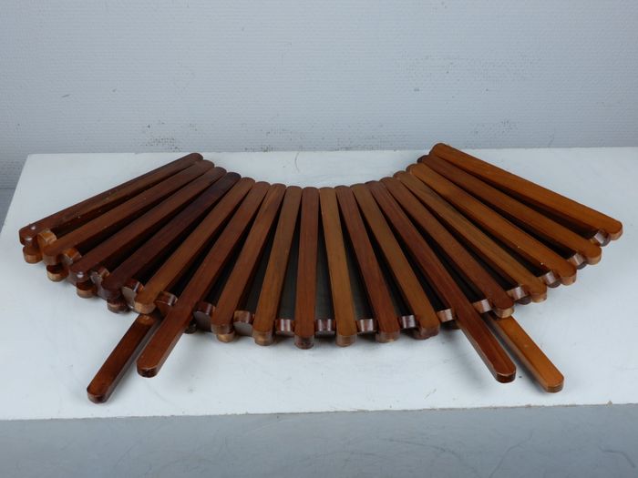 Présentoir en noyer articulé scandinave - Arts de la table - La Nouvelle Galerie