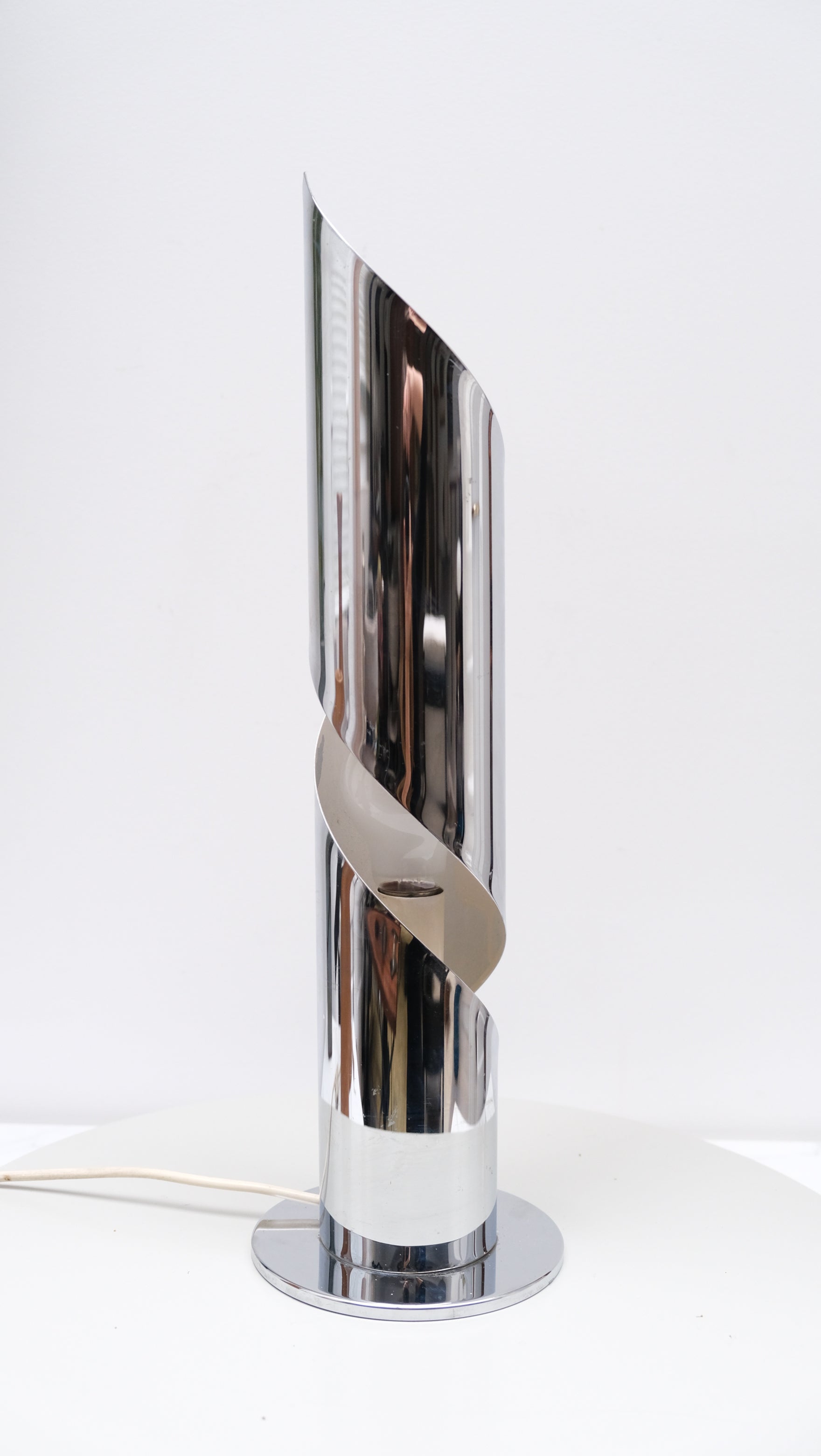 Grande lampe flamme en aluminium 1970 - Luminaires -  La Nouvelle Galerie