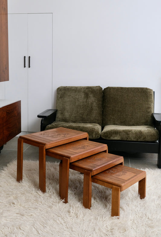 Tables gigognes à décor gravé Art Déco