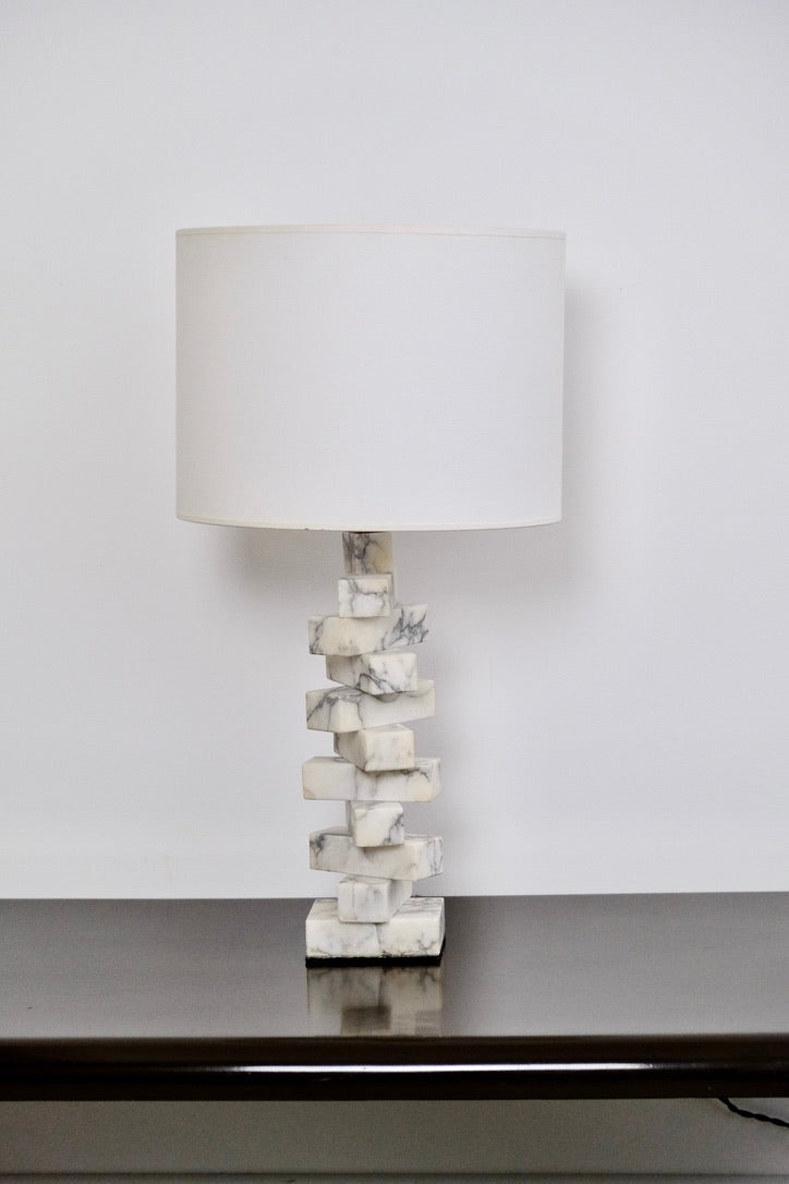 Lampe sculpture en marbre blanc - Luminaires - La Nouvelle galerie
