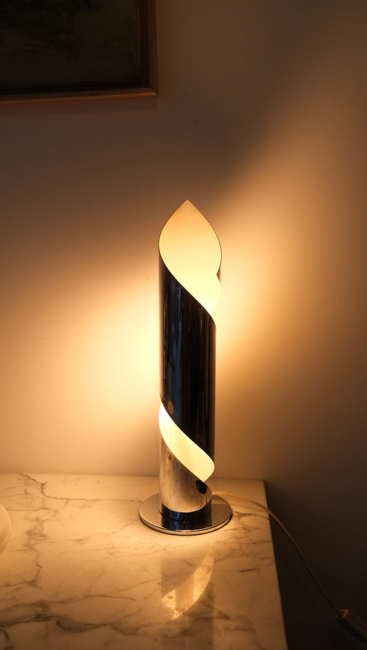 Grande lampe flamme en aluminium 1970 - Luminaires -  La Nouvelle Galerie