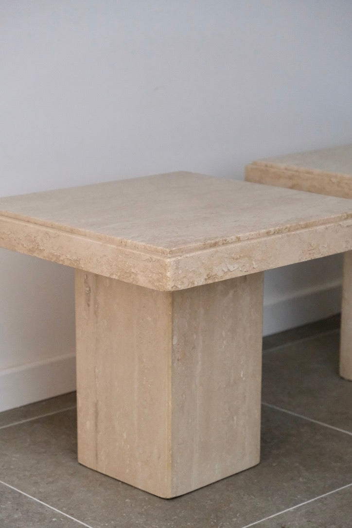 Paire de tables en travertin post-modernes
