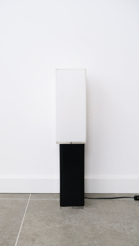 Lampe en plexi Noir et Blanc - Luminaires - La Nouvelle Galerie