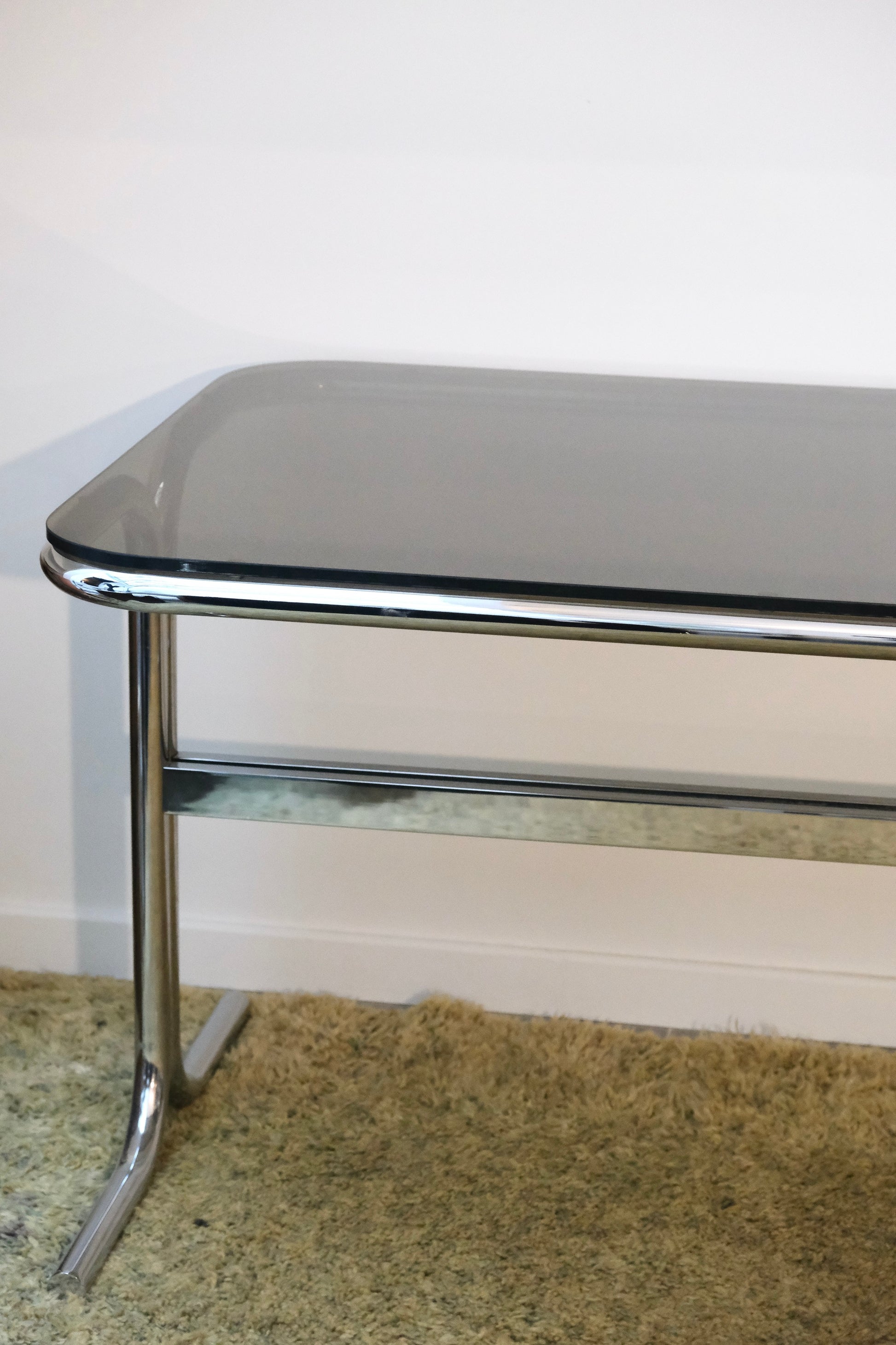 Table à repas en chrome et verre fumé - Tables - La Nouvelle Galerie