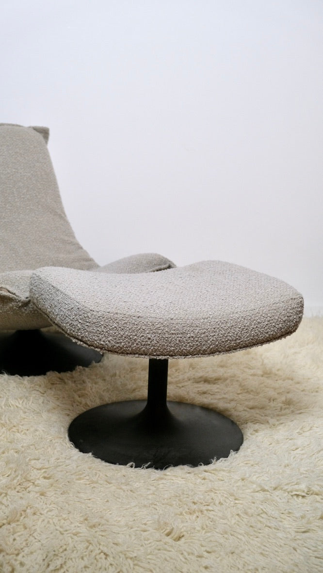 Fauteuil lounge et pouf Geoffrey Harcourt - Assises - La Nouvelle Galerie