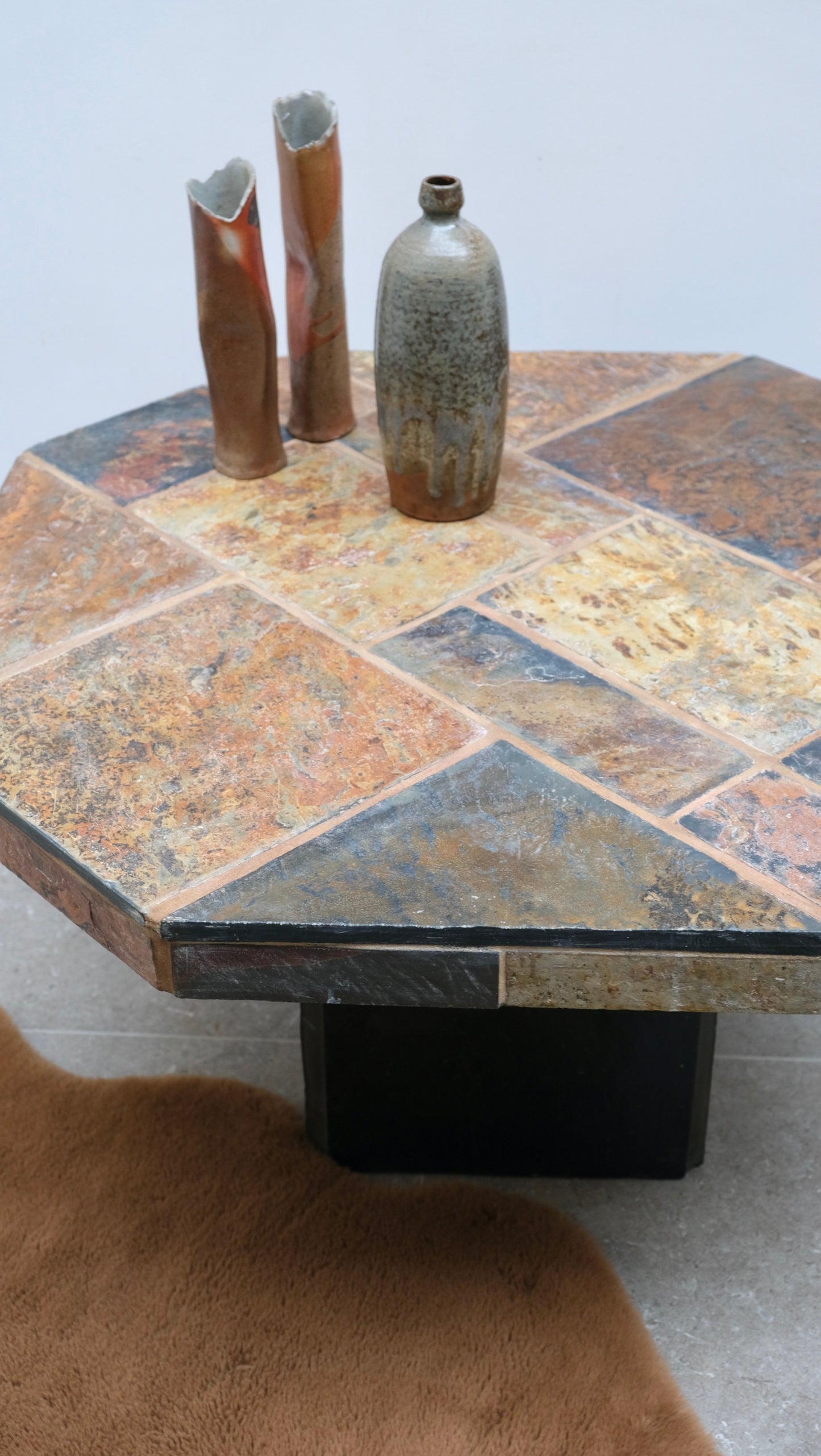 Table basse octogonale en pierre (RESERVEE)
