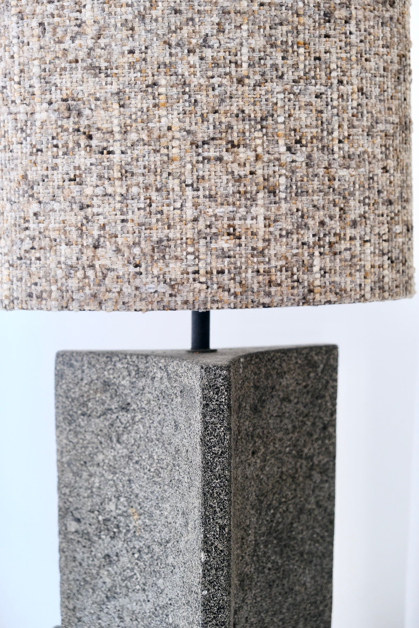 Lampe en pierre granitique - Luminaires - La Nouvelle Galerie
