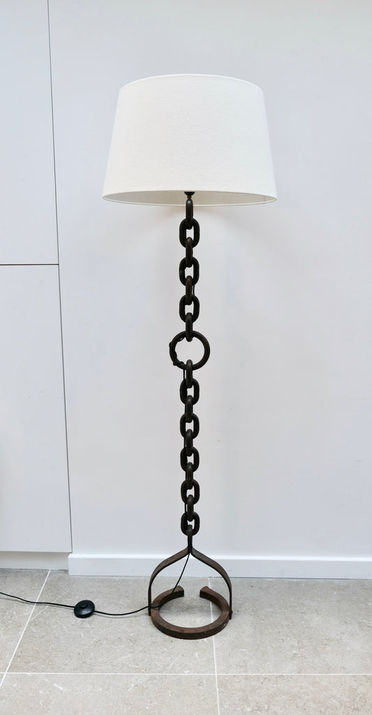 Lampadaire chaîne brutaliste - Luminaires - La Nouvelle Galerie