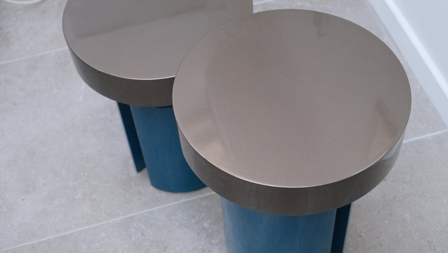 Paire de tables d'appoint en laque - Tables - La Nouvelle Galerie