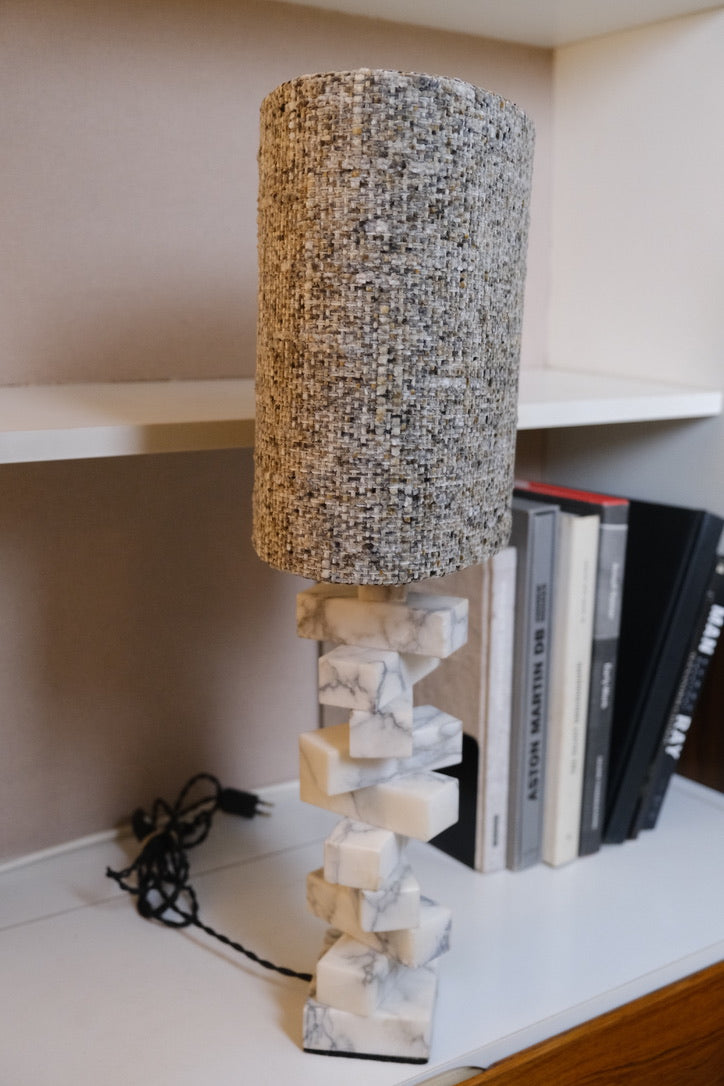 Lampe sculpture en marbre blanc - Luminaires - La Nouvelle galerie