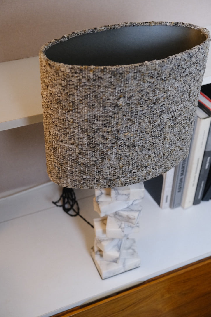 Lampe sculpture en marbre blanc - Luminaires - La Nouvelle galerie