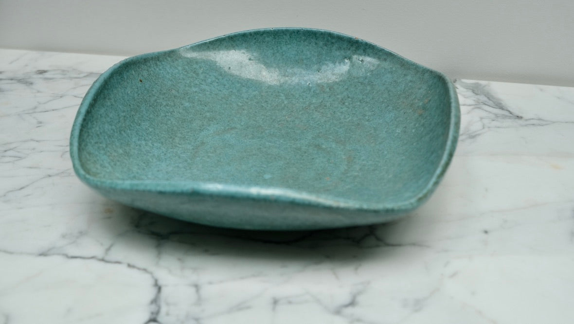 Plat en grès émaillé