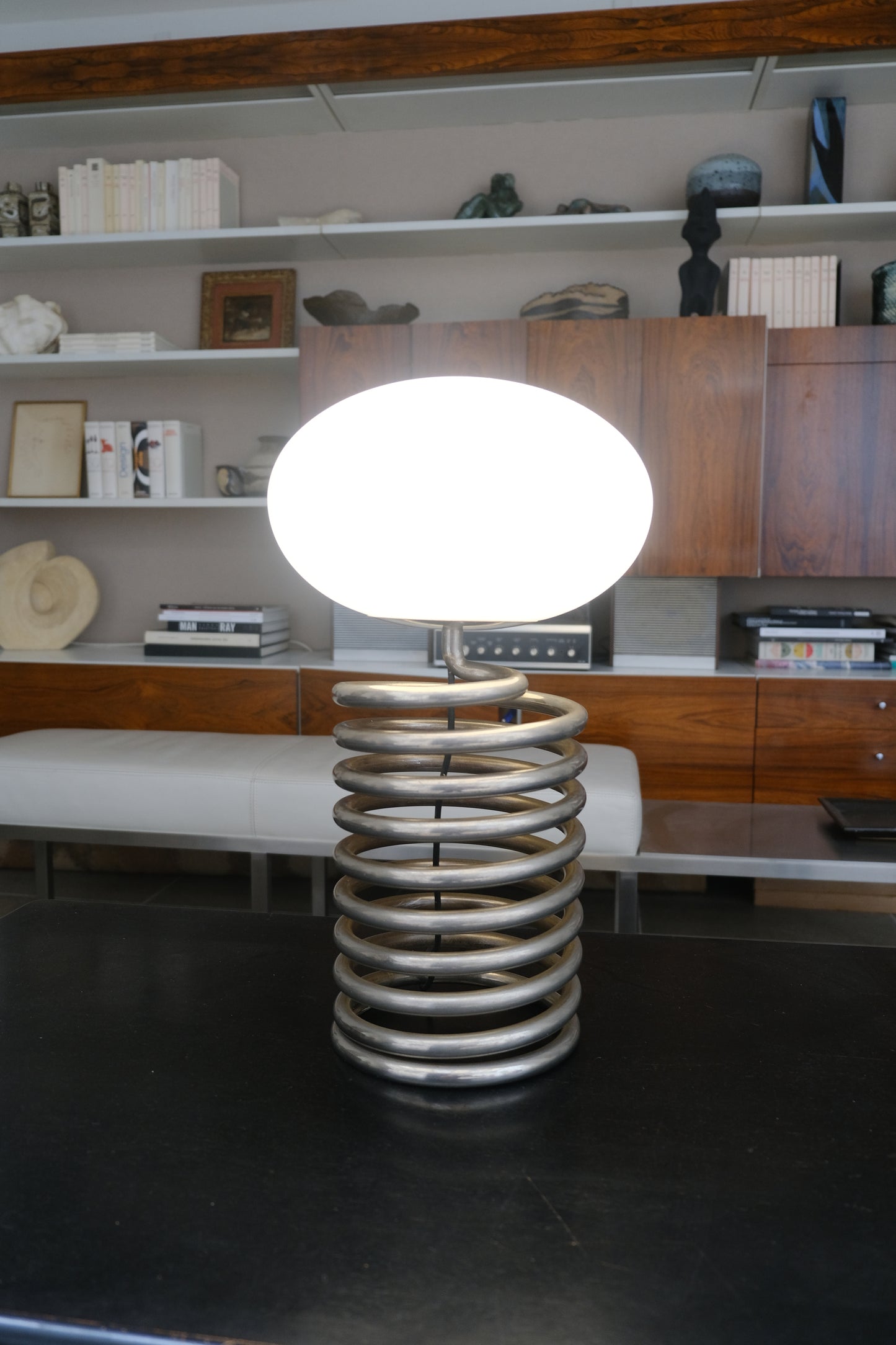 Grande lampe spirale par Ingo Maurer - Luminaires - La Nouvelle Galerie