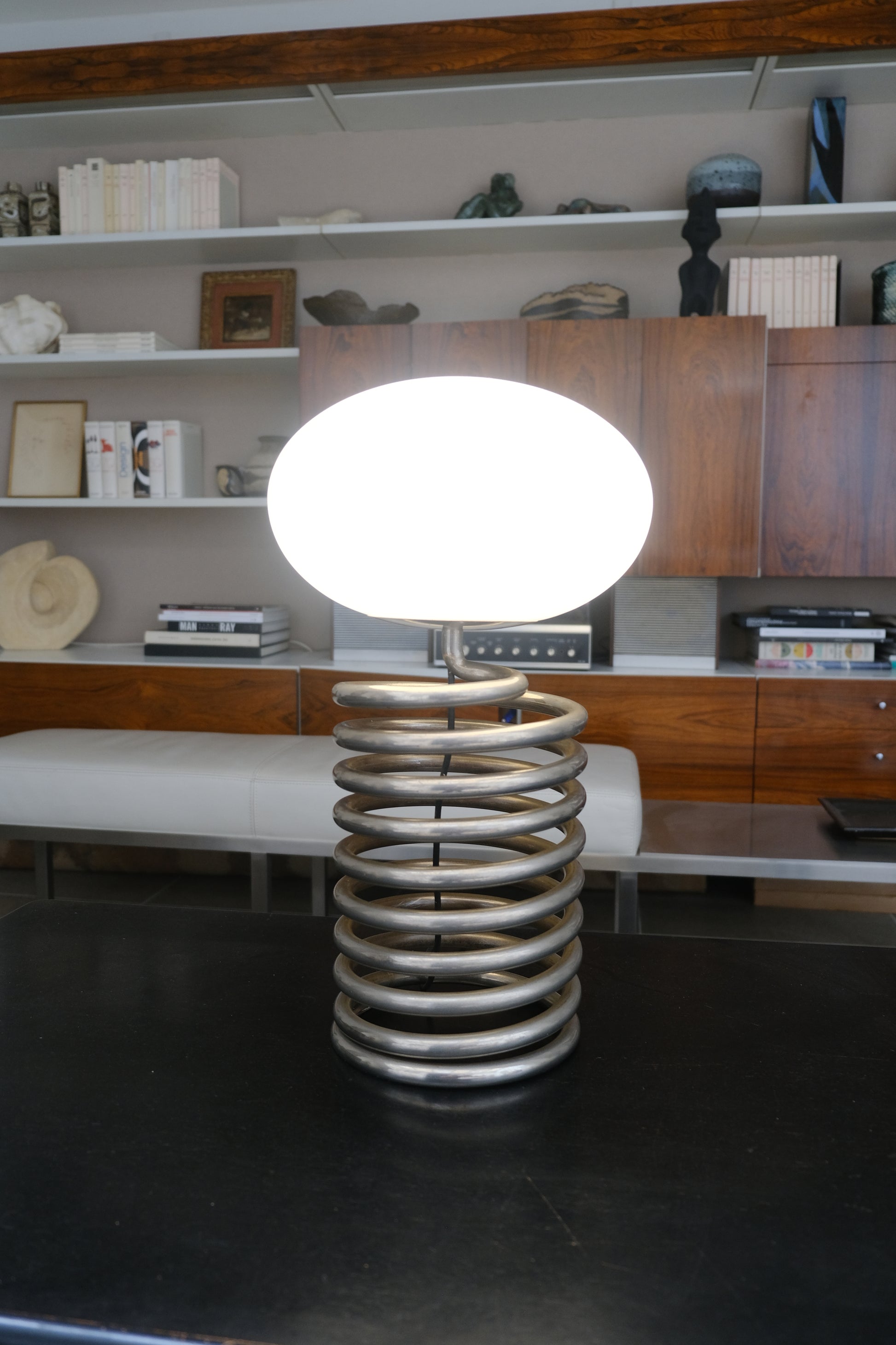 Grande lampe spirale par Ingo Maurer - Luminaires - La Nouvelle Galerie