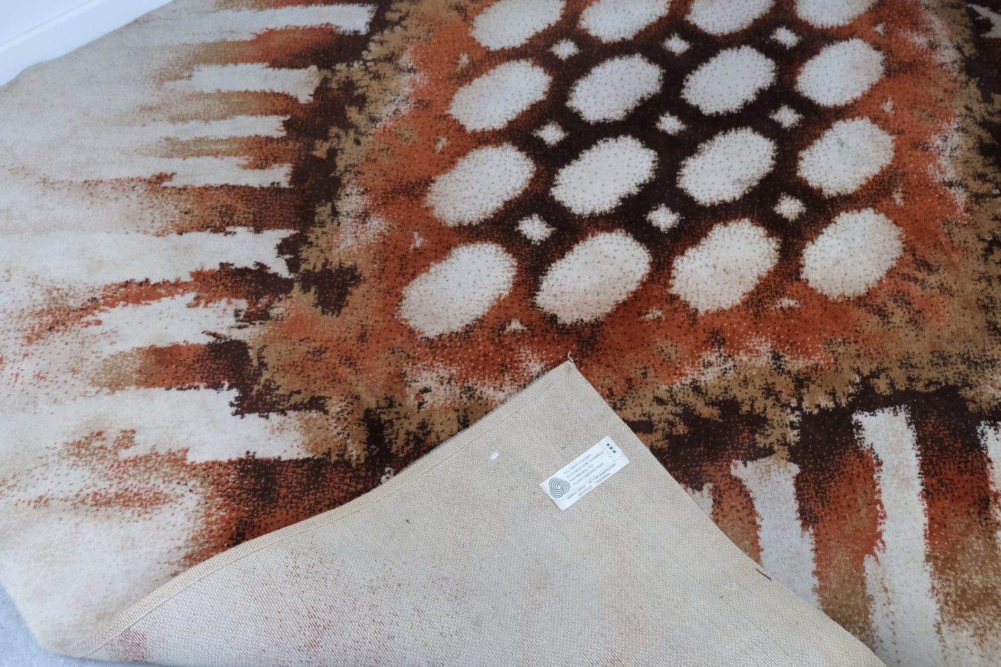 Grand tapis années 70 en laine - Tapis et Tissus - La Nouvelle Galerie