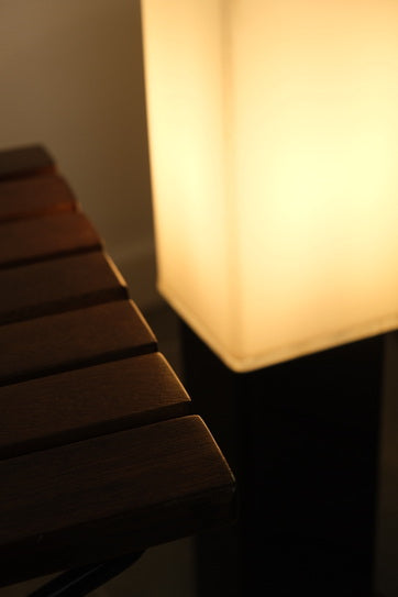 Lampe en plexi Noir et Blanc - Luminaires - La Nouvelle Galerie 